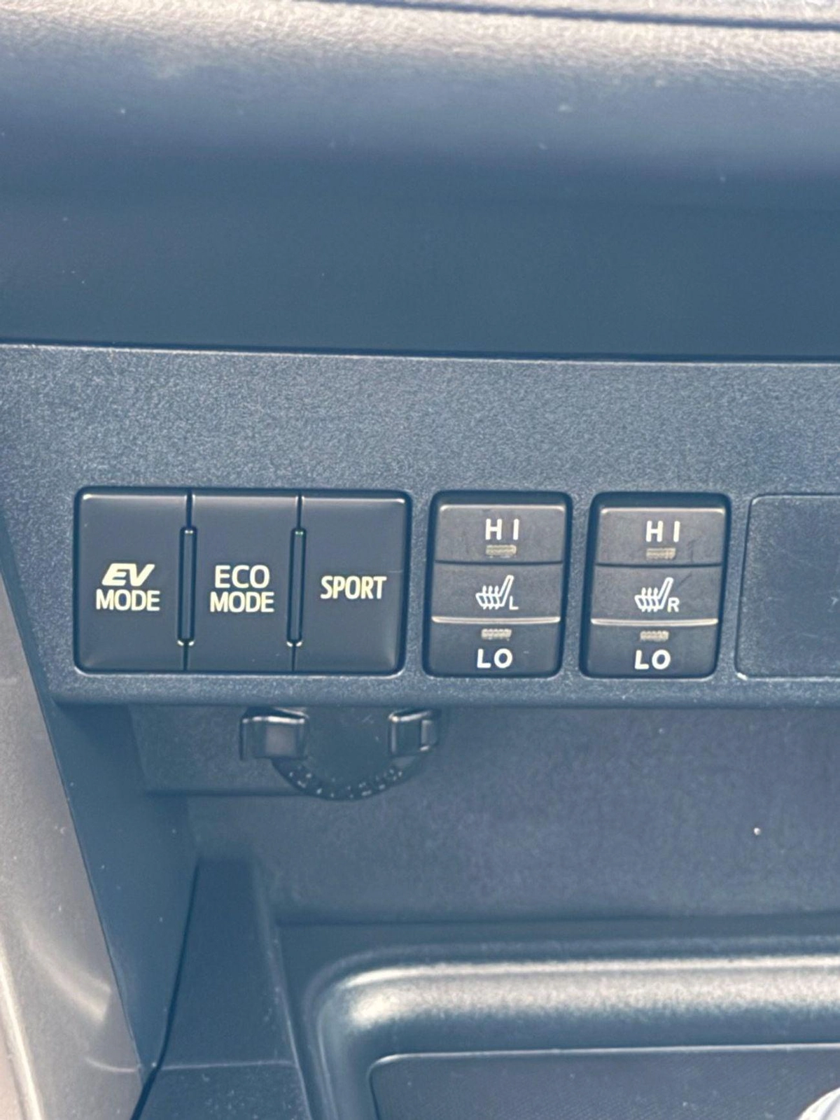 Toyota RAV4 VXR Hybrid Limited 2.5L full option-8-8