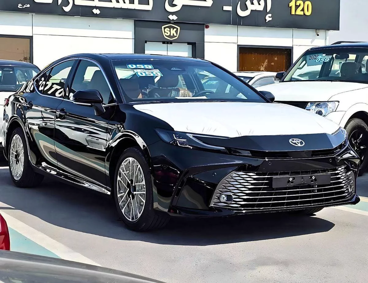 Toyota Camry GLE TOYOTA CAMRY GLE || RADAR | LEATHER + ELECTRIC SEAT | DUAL AC | 1 CAM PANORAIC ROOF | PETROL AT 2.5L-1-0
