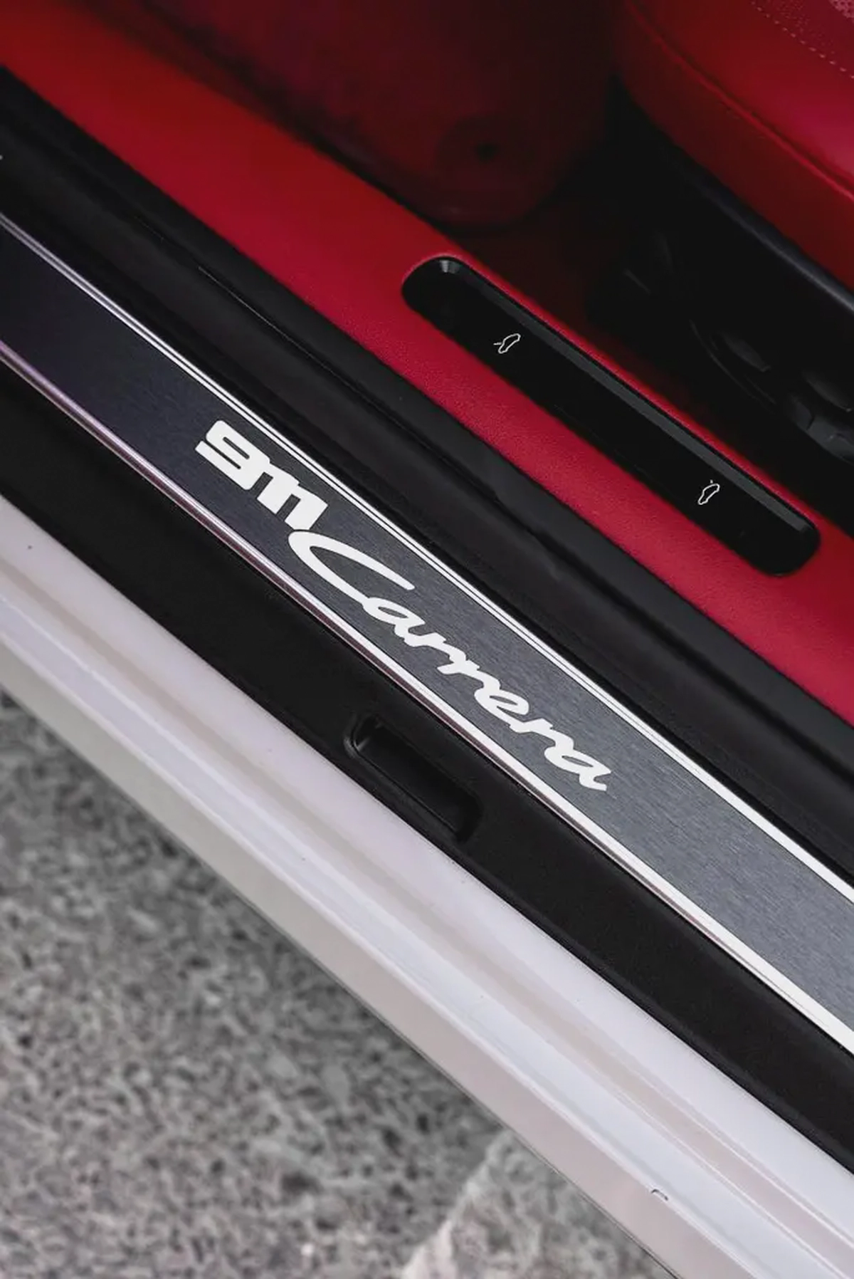 2024 Porsche 911 Carrera Cabriolet - 9,000 kms-11-11