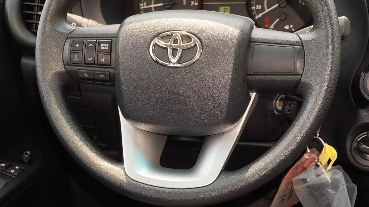 Toyota Hilux 2.7L 4WD A/T-10-0