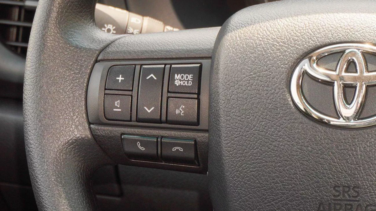 Toyota Hilux 2.7L 4WD A/T-11-0