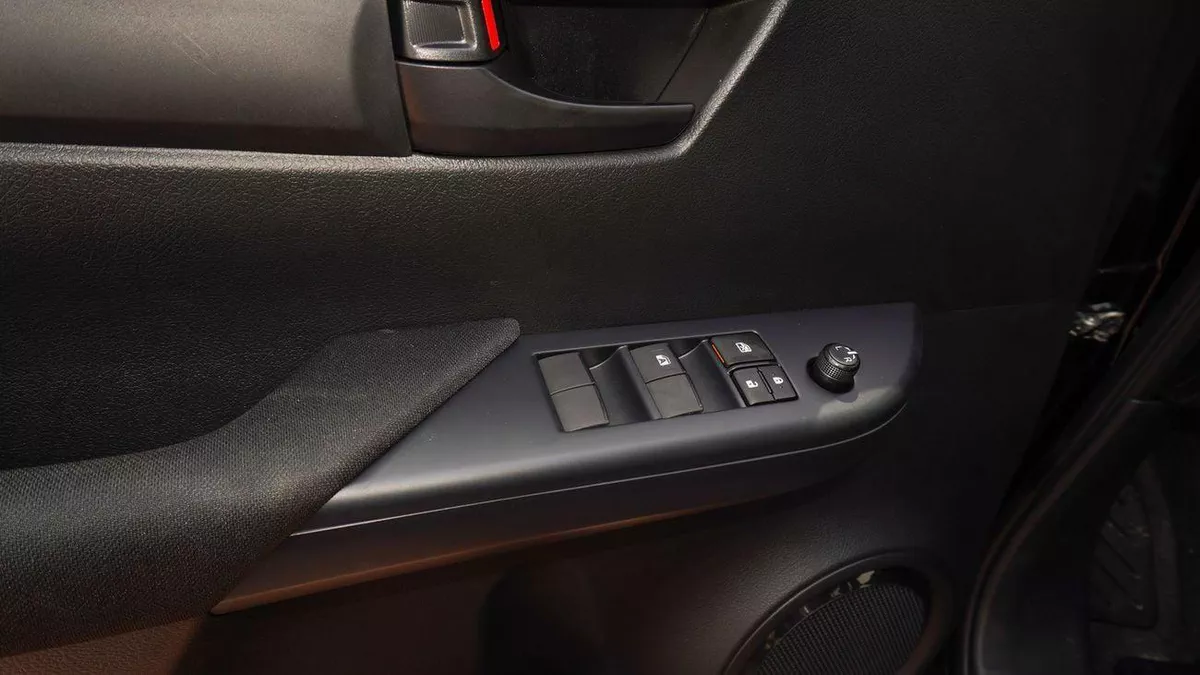Toyota Hilux 2.7L 4WD A/T-7-0