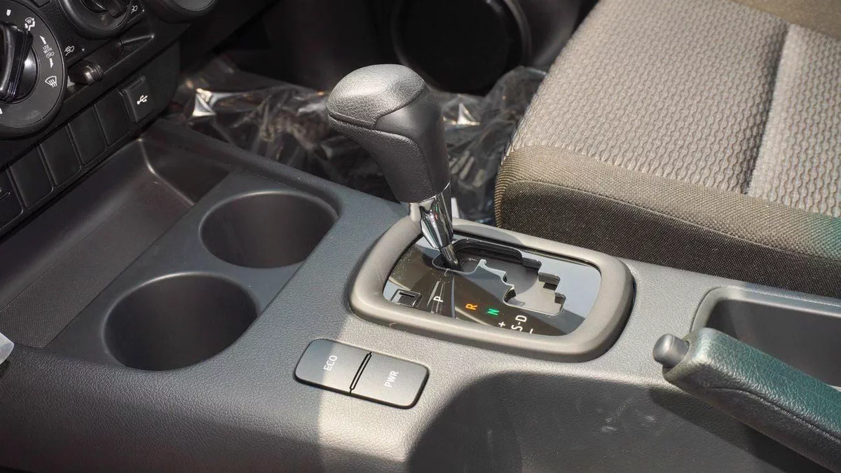 Toyota Hilux 2.7L 4WD A/T-8-0