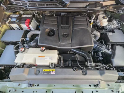 TOYOTA TUNDRA 2023 CREWMAX SR5 IN EXCELLENT CONDITION-10
