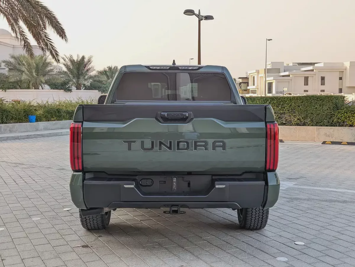 TOYOTA TUNDRA 2023 CREWMAX SR5 IN EXCELLENT CONDITION-16-16