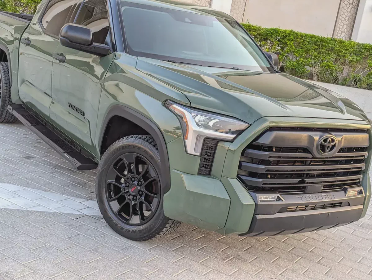 TOYOTA TUNDRA 2023 CREWMAX SR5 IN EXCELLENT CONDITION-18-18