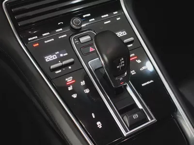 2020 - Porsche Panamera Turbo S E-Hybrid - Prestige Condition for 360,000.00 AED-19