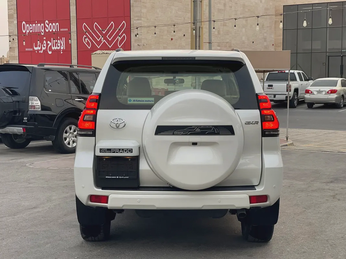 تويوتا برادو 2023 زيرو جديد ضمان الوكيل GXR سته سلندر 4.0-3-3