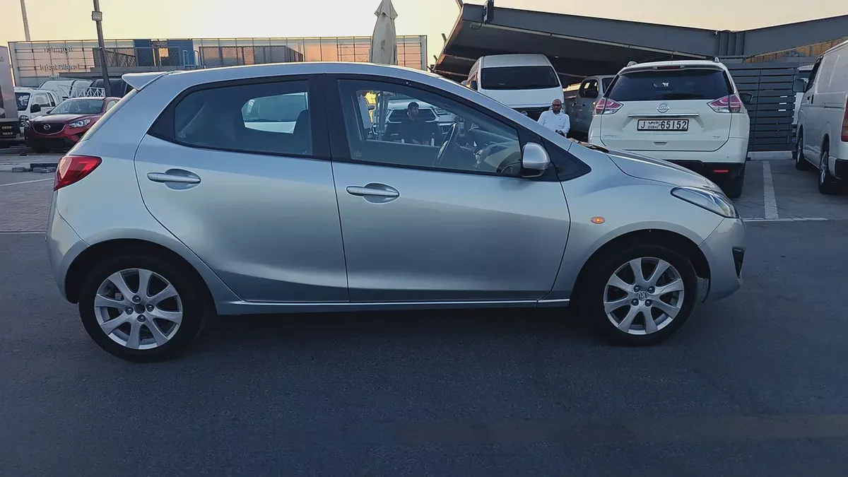 2015 Mazda 2 S Grade GCC Specs-1-1