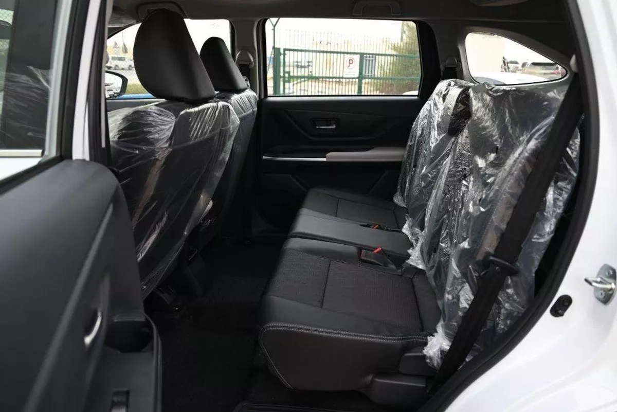 Toyota Veloz GX full option 1.5L-11-0