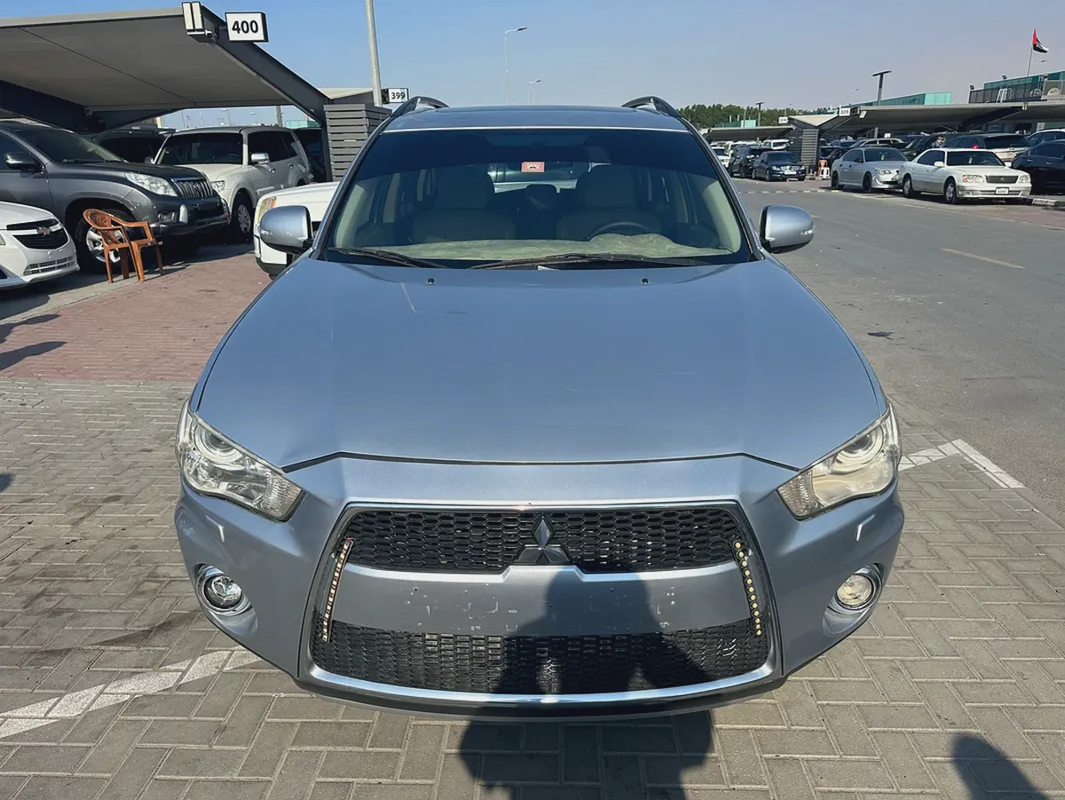 Mitsubshi outlander 2013 fullopshin silver color GCC