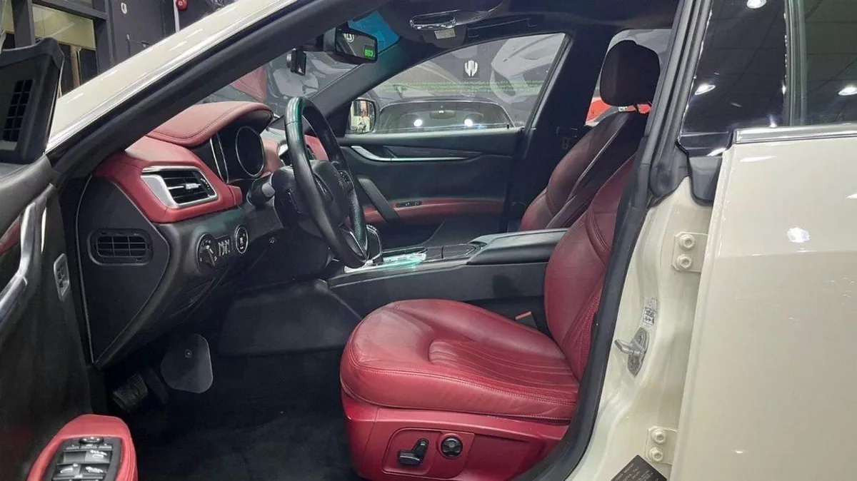 Maserati Ghibli STANDARD Maserati Ghibli 2015-10-0