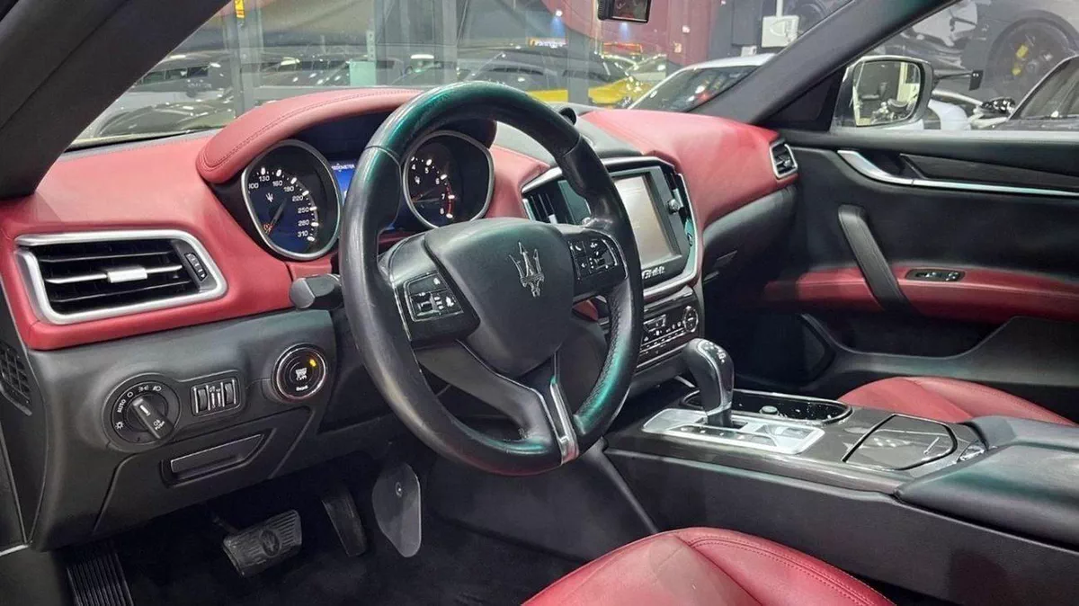 Maserati Ghibli STANDARD Maserati Ghibli 2015-11-0