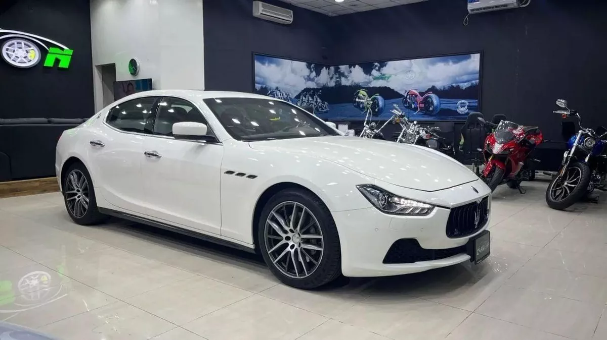 Maserati Ghibli STANDARD Maserati Ghibli 2015-5-0