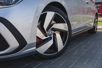 Volkswagen Golf GTI-7