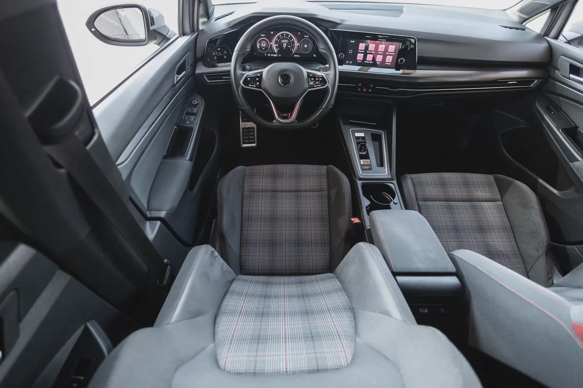 Volkswagen Golf GTI-9-9