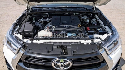 Toyota Hilux Toyota Hilux 2.4L Diesel AT 4X4 Full Option 2025-16