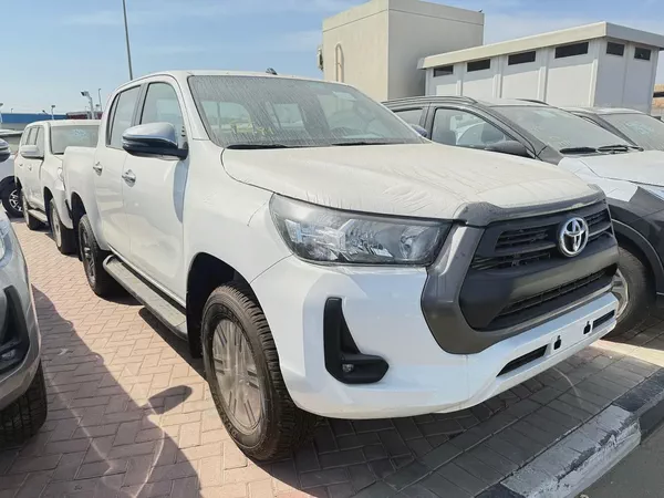 Toyota Hilux SR5 2026 - 2.4 diesel European Specs - Brand New!