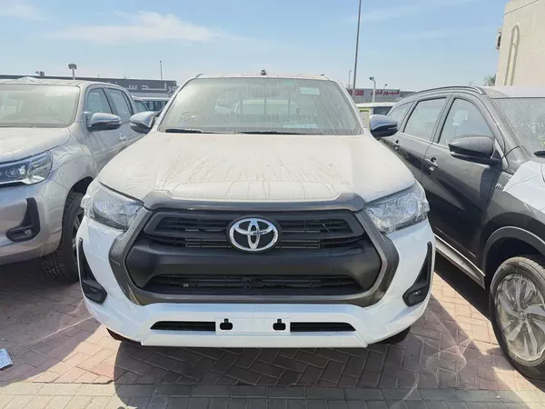 Toyota Hilux SR5 2026 - 2.4 diesel European Specs - Brand New!