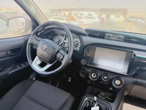 Toyota Hilux SR5 2026 - 2.4 diesel European Specs - Brand New!