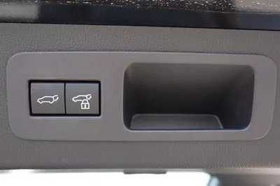 Lexus LX600 SIGNATURE-8