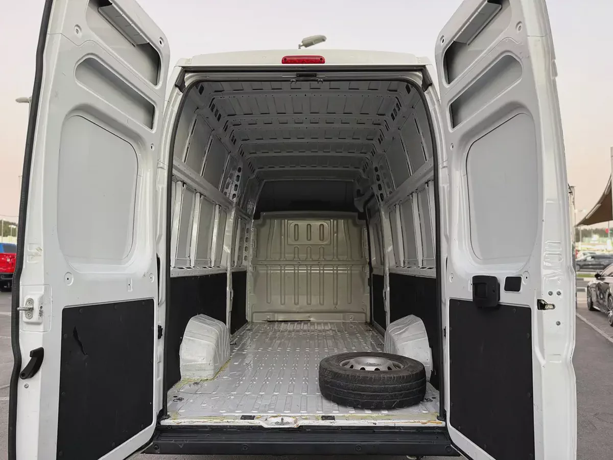 Peugeot Boxer 2023 White High Roof-10-10
