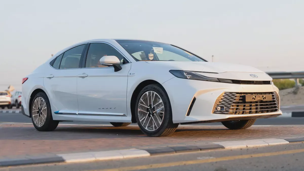 2026 Toyota Camry Lumiere 2.5L HEV Full option (White)