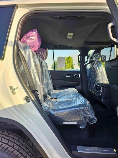 Toyota Land Cruiser GXR TWIN TURBO / 3.5L V6 PETROL/RADAR/ 12.3"DVD WITH JBL SPEAKERS / COOL BOX-6