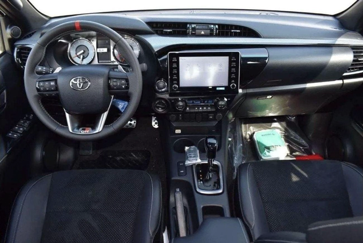 Toyota Hilux GR Sport 2.8L-4-0