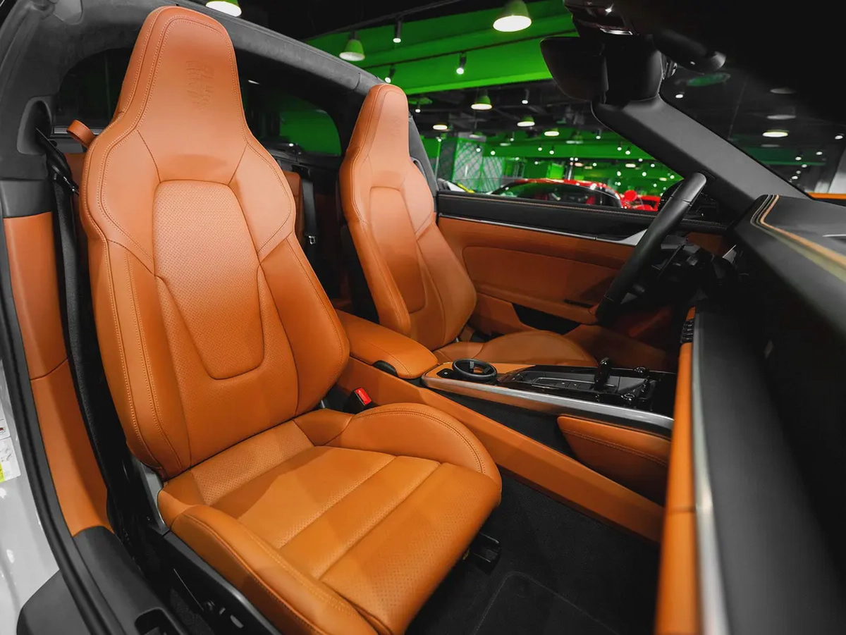 CERAMIC BRAKES-TARGA 4 GTS-BRAND NEW-LIFTING-TINTED HD MATRIX-PORSCHE WARRANTY-COGNAC INTERIOR-10-10