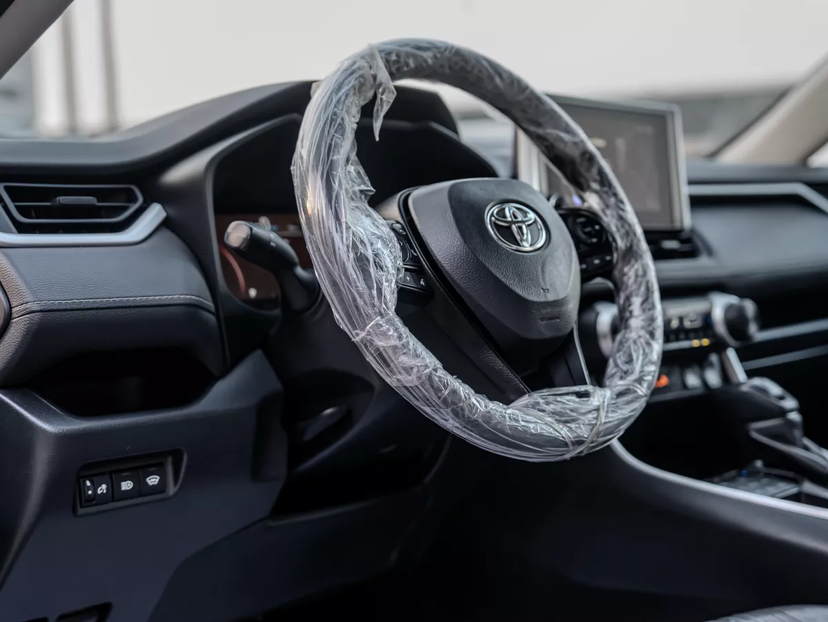 Toyota RAV4 XLE 2.5L AWD-6-6