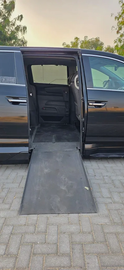 2016-Honda odyssey with Electric Ramp and Wheelchair+Passengers -Excellent Condition-10