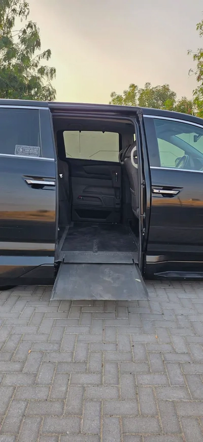 2016-Honda odyssey with Electric Ramp and Wheelchair+Passengers -Excellent Condition-11