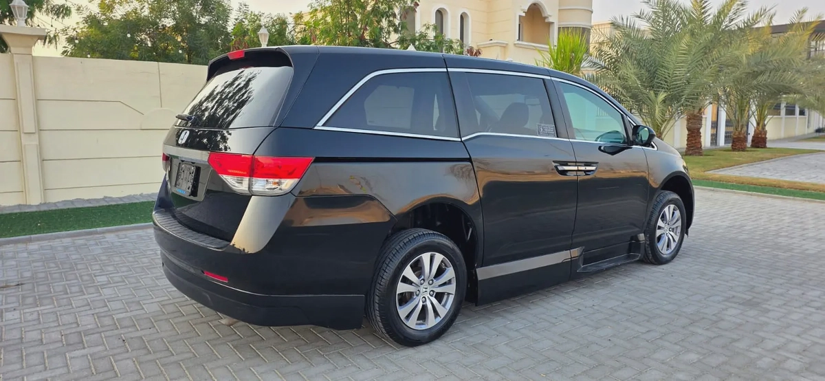 2016-Honda odyssey with Electric Ramp and Wheelchair+Passengers -Excellent Condition-7-7