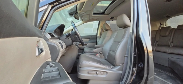 2016-Honda odyssey with Electric Ramp and Wheelchair+Passengers -Excellent Condition