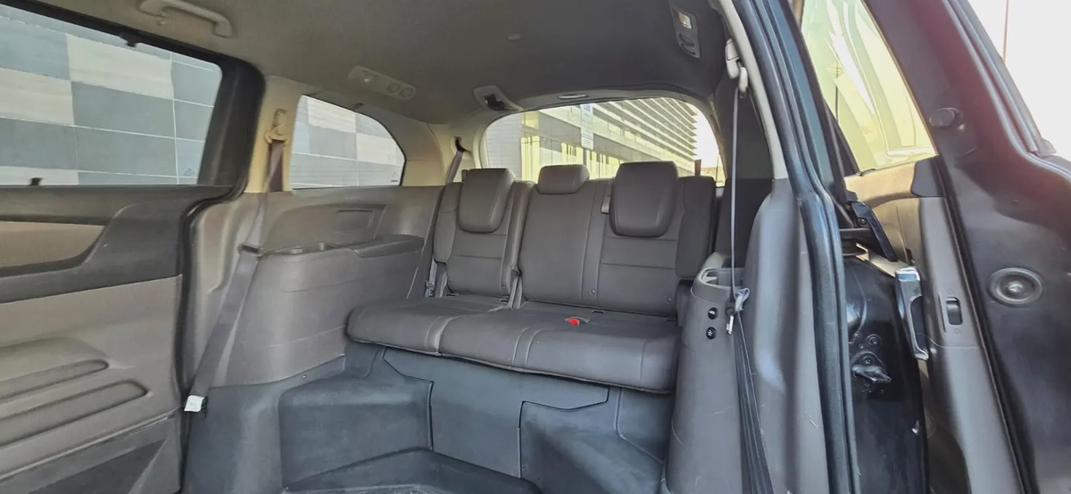 2016-Honda odyssey with Electric Ramp and Wheelchair+Passengers -Excellent Condition-9-9