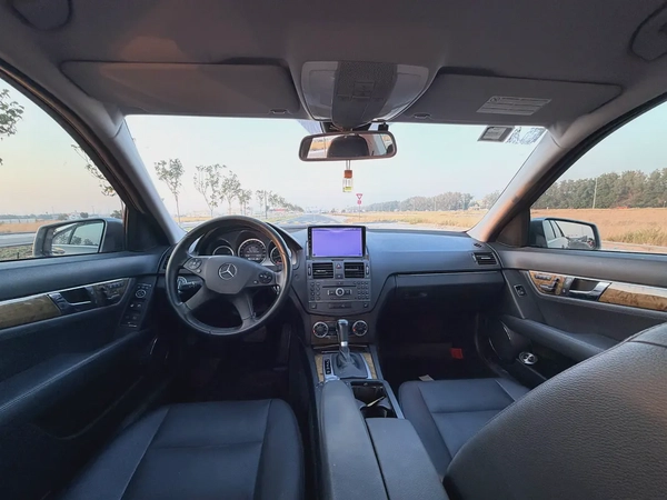 2010 Mercedes-Benz C-Class C300 | Japanese Specs | Low Mileage
