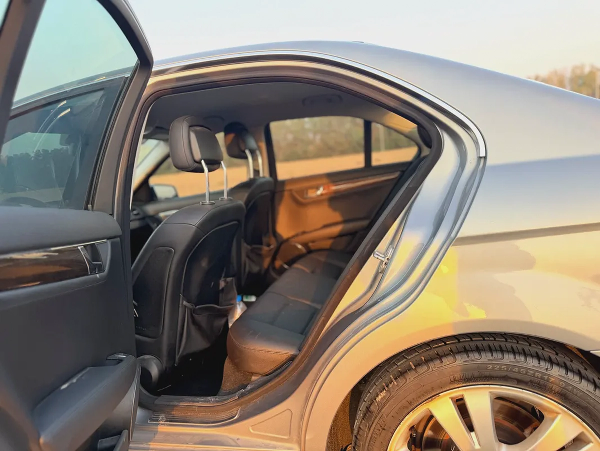 2010 Mercedes-Benz C-Class C300 | Japanese Specs | Low Mileage-5-5