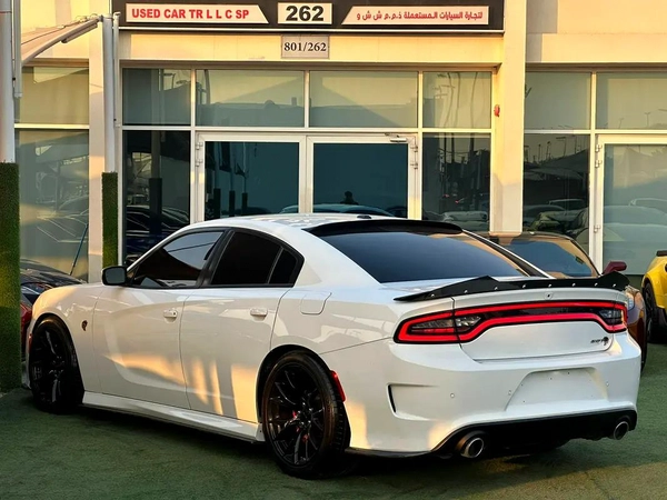 DODGE CHARGER HELLCAT SRT GCC 2017 Original paint perfect condition zero accidents