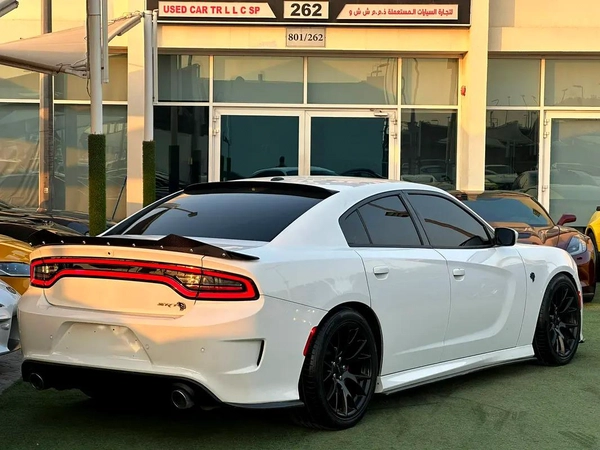 DODGE CHARGER HELLCAT SRT GCC 2017 Original paint perfect condition zero accidents