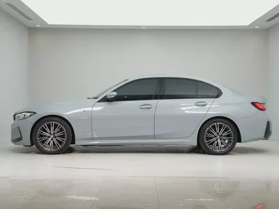 GCC specs, 2024 BMW 320i in Perfect Condition-1