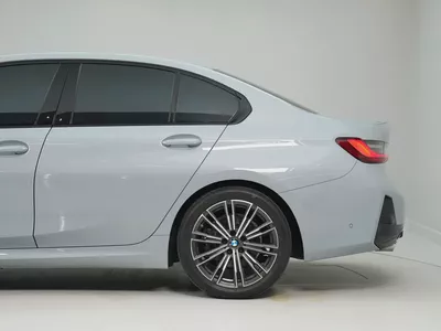 GCC specs, 2024 BMW 320i in Perfect Condition-3