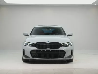 GCC specs, 2024 BMW 320i in Perfect Condition-4
