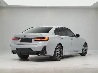 GCC specs, 2024 BMW 320i in Perfect Condition-6