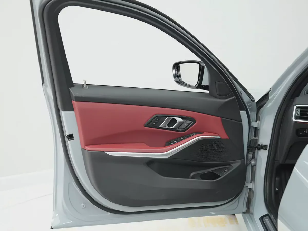 GCC specs, 2024 BMW 320i in Perfect Condition-12-12