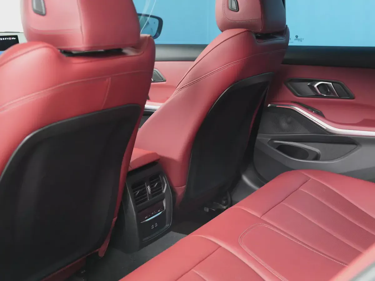 GCC specs, 2024 BMW 320i in Perfect Condition-14-14