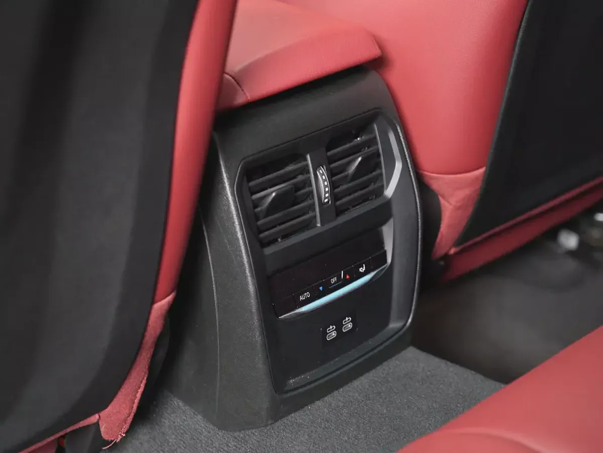 GCC specs, 2024 BMW 320i in Perfect Condition-15-15