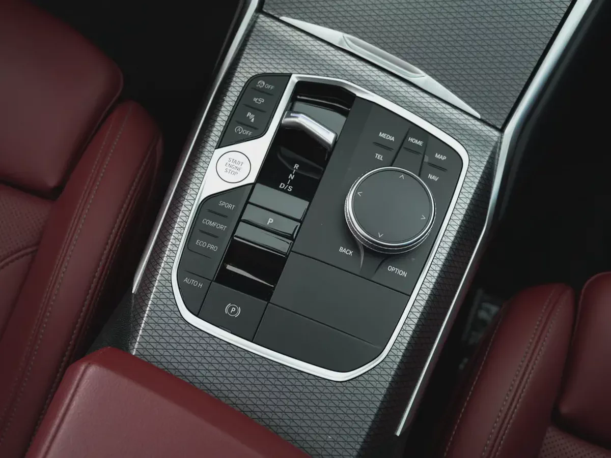 GCC specs, 2024 BMW 320i in Perfect Condition-16-16