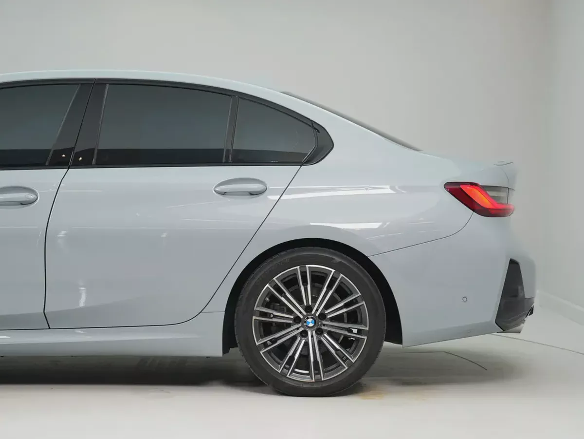 GCC specs, 2024 BMW 320i in Perfect Condition-3-3
