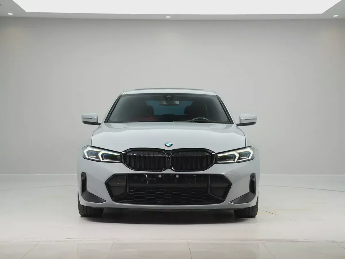 GCC specs, 2024 BMW 320i in Perfect Condition-4-4